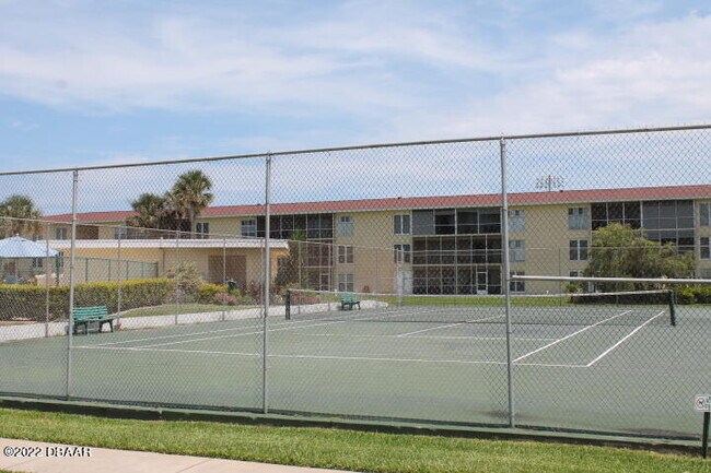 Building Photo - 719 S Beach St