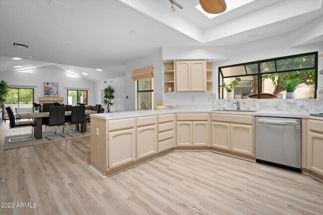 Building Photo - 8844 E San Rafael Dr