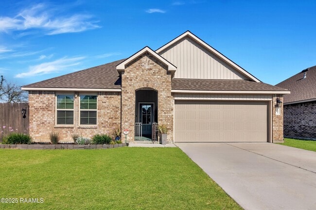 Primary Photo - 101 Chestnut Oak Dr