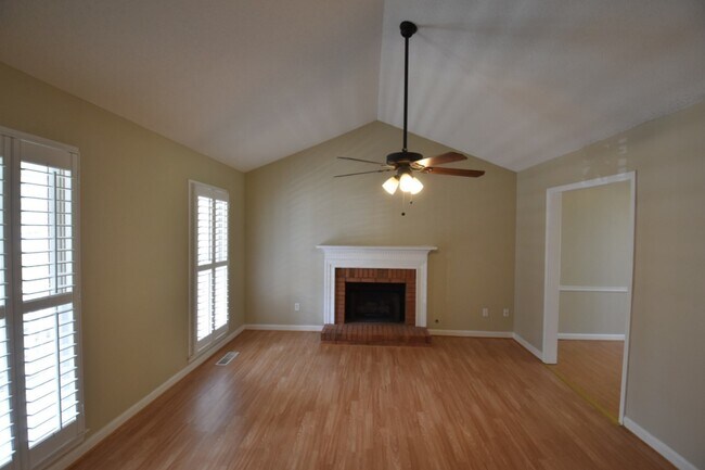 Building Photo - 2106 Glenellen Dr NW