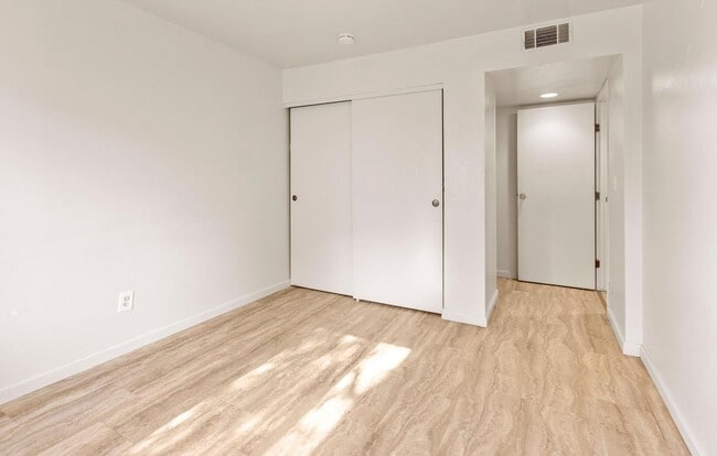 Building Photo - 2555 Clear Acre Ln