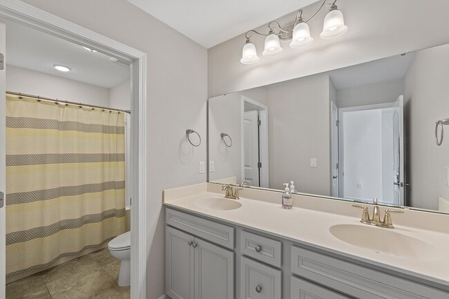 Building Photo - 460 Young Landing Ct