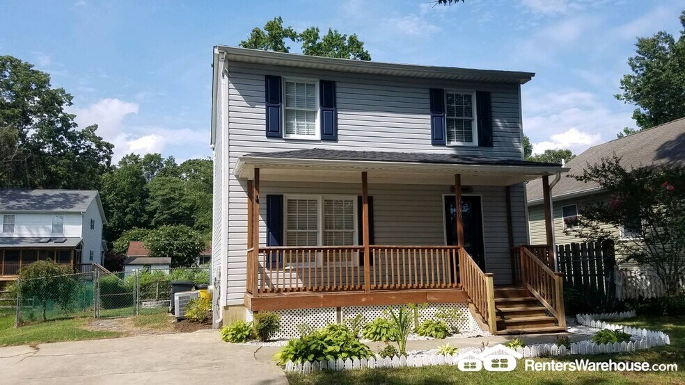 Building Photo - 1196 Spruce Ave