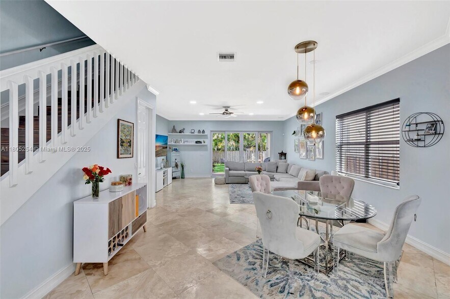 Building Photo - 853 SW 11th Ct