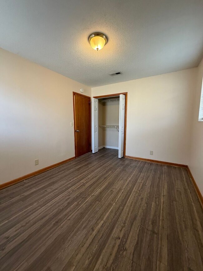 Building Photo - 189 Warden Dr