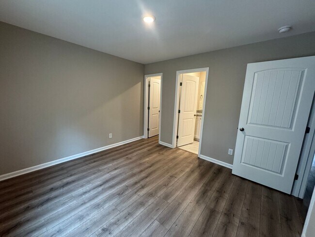 Building Photo - BRAND NEW 3 bedroom 2 bath townhome in the heart of Smyrna