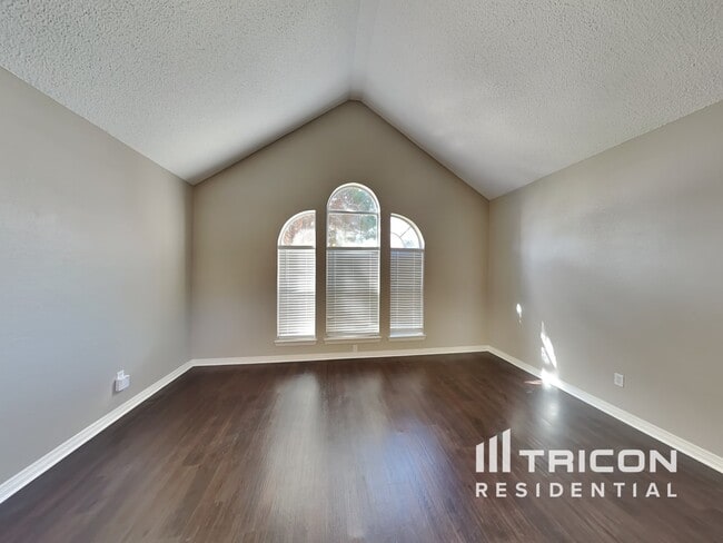 Building Photo - 1626 Mockingbird Ln