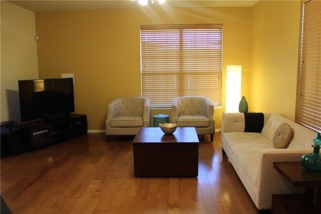 Building Photo - 1310 W Parmer Ln