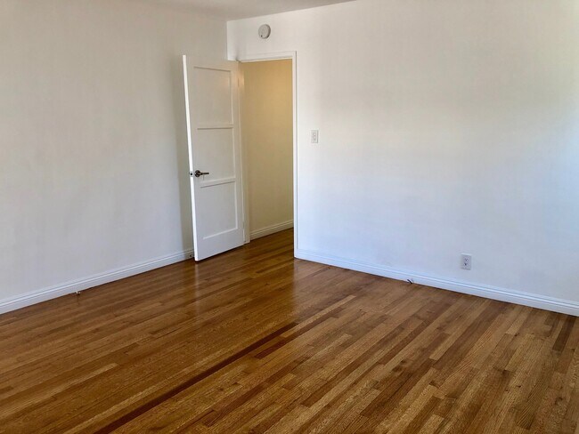 Building Photo - 1727 Franklin St