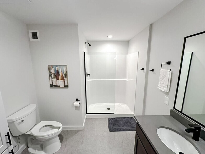 Building Photo - 500 W 7th St N