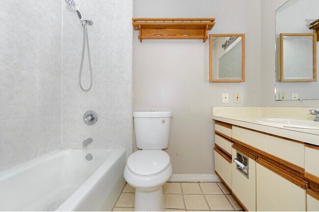 Building Photo - 1023 Spring Meadow Dr