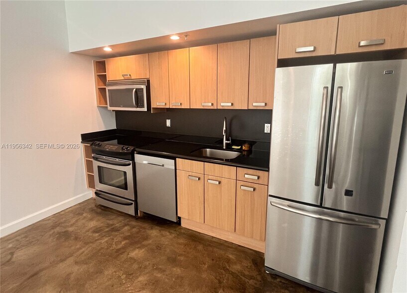 Building Photo - 7744 Collins Ave