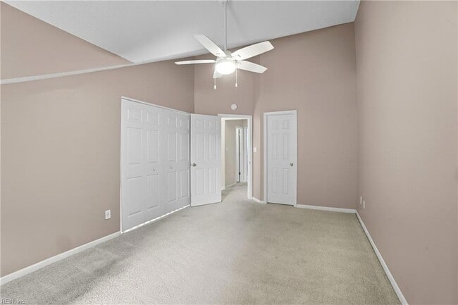 Building Photo - 716 Aylesbury Dr