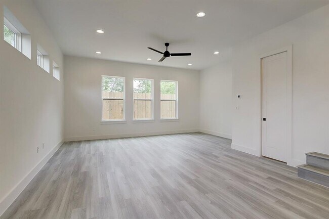 Building Photo - 4304 Sondick Ct