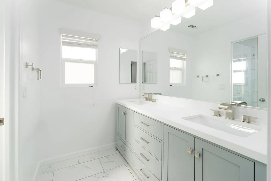 Building Photo - 25357 Avanti Ct