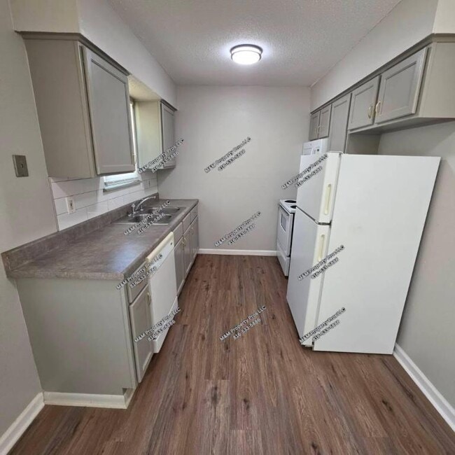 Building Photo - 408 NE Westwind Dr