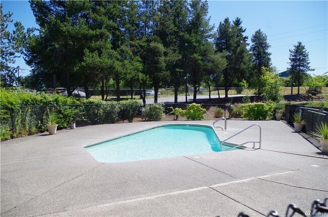 Building Photo - Beautiful 2 bedrooms 1.5 Bath