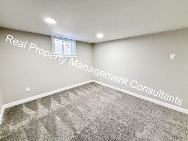 Building Photo - Beautifully Renovated 3-Bedroom, 2-Bath Ho...