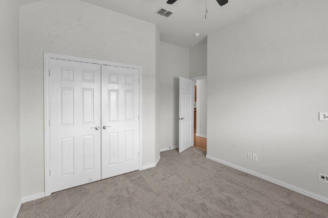 Building Photo - 9129 Cottonwood Village Dr
