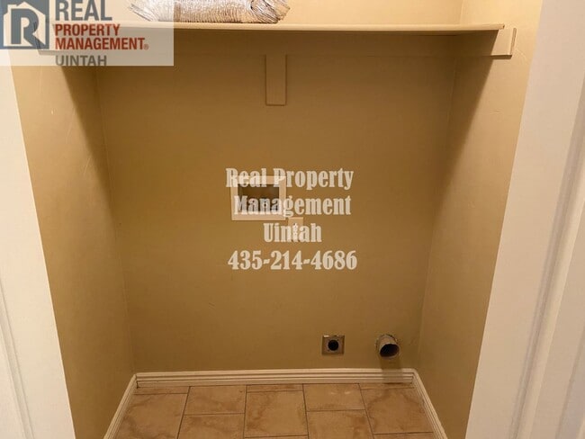 Building Photo - Legacy Meadows Twin Home