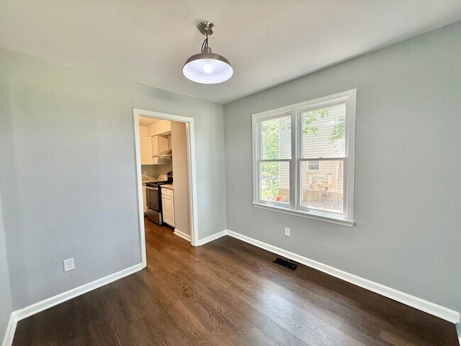 Building Photo - Recently Remodeled 3BD, 2.5BA Raleigh Town...