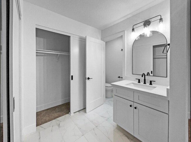 Building Photo - 7952 Summerplace Dr