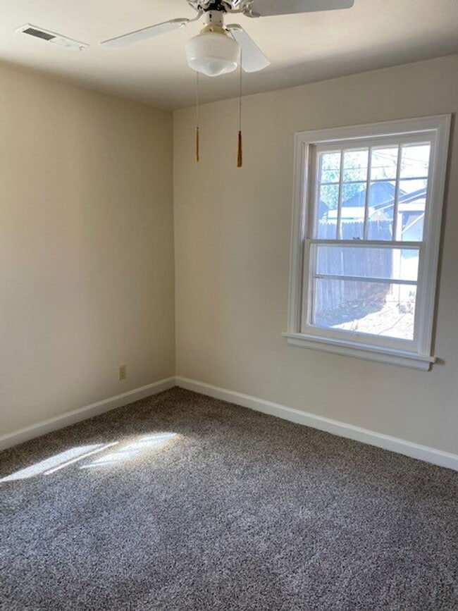 Building Photo - ALL PROSPECTIVE TENANTS MUST SUBMIT A $58 ...