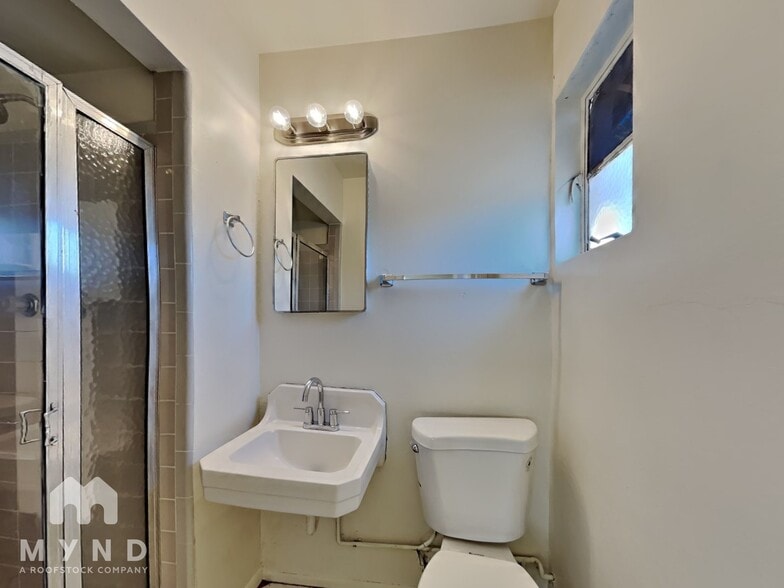 Building Photo - 5632 N 35th Ave