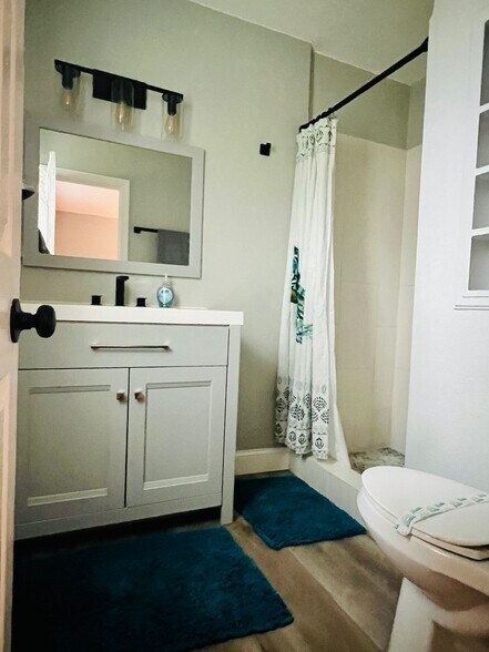 Building Photo - 401 S Mars Ave