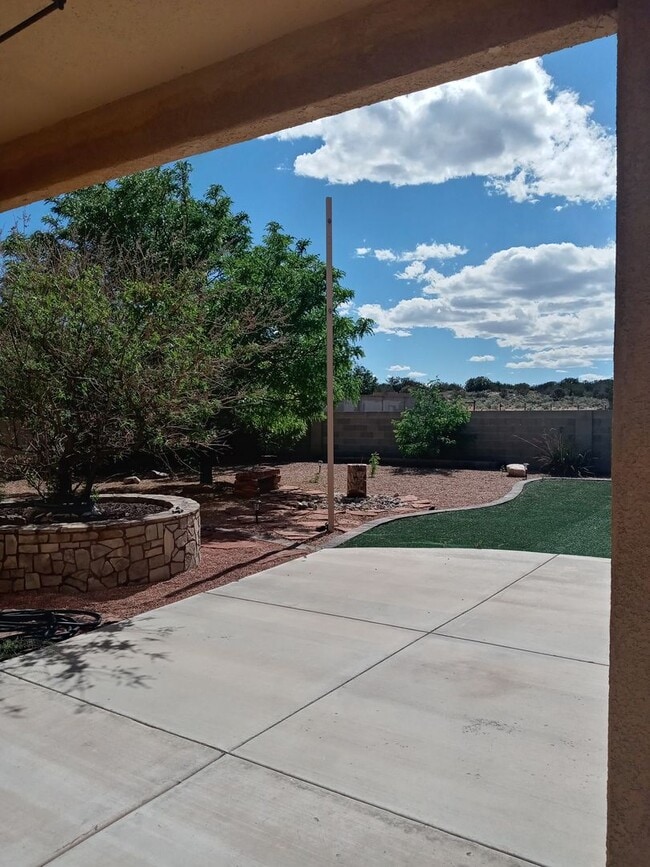 Building Photo - Easy Commute to Los Alamos or Santa Fe