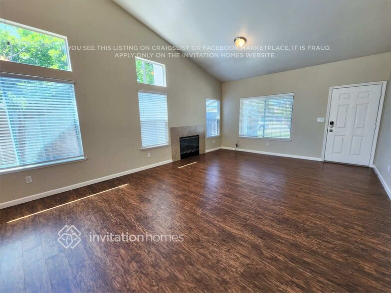 Building Photo - 5012 Fernwood Cir