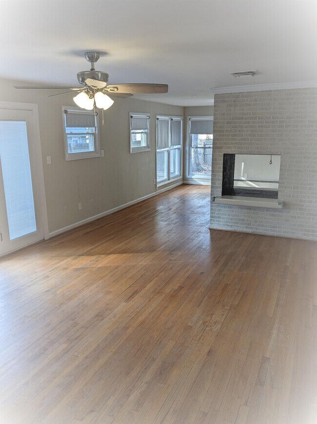 Building Photo - 315 Martha Lee Dr