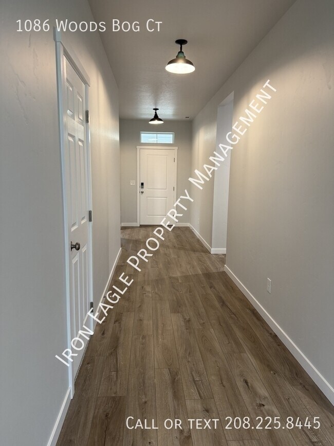 Building Photo - 1086 Woods Bog Ct