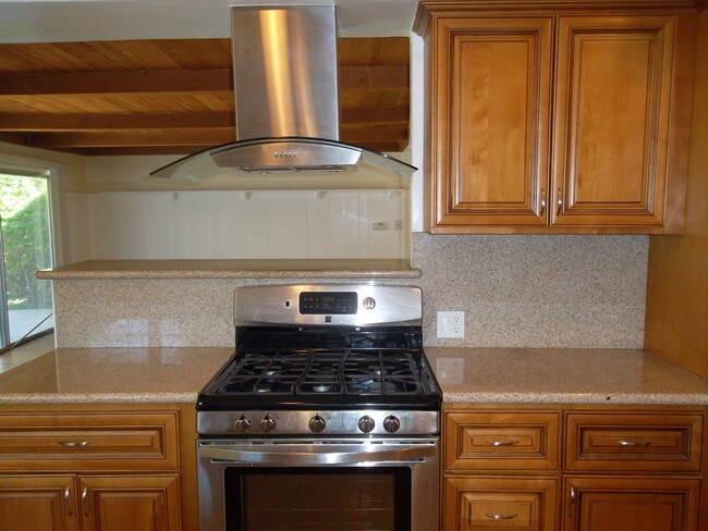 Building Photo - 3751 Stone Canyon Ave