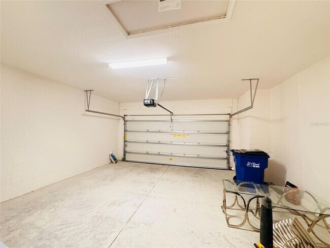 Building Photo - 1568 Sky Lks Dr