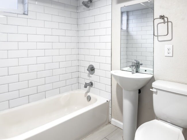 Building Photo - Spacious 5-Bedroom Gem on Locust Street – 2,053 Sq. Ft. of Comfort in Denver's Heart!