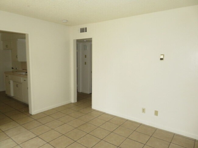 Building Photo - 2 Bedroom/1 Bath Apartment in Northern Oil...