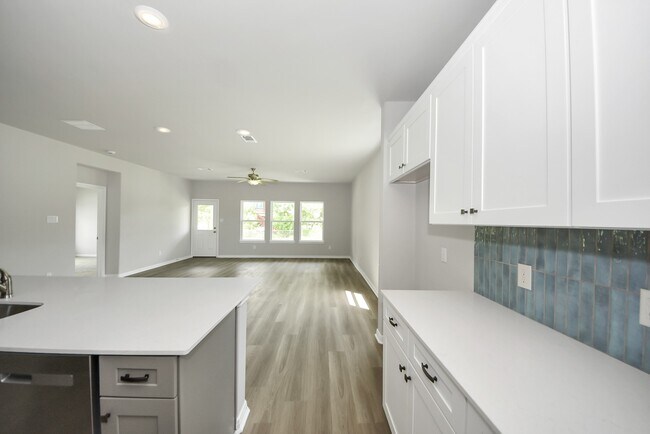 Building Photo - 638 Stovall Dr