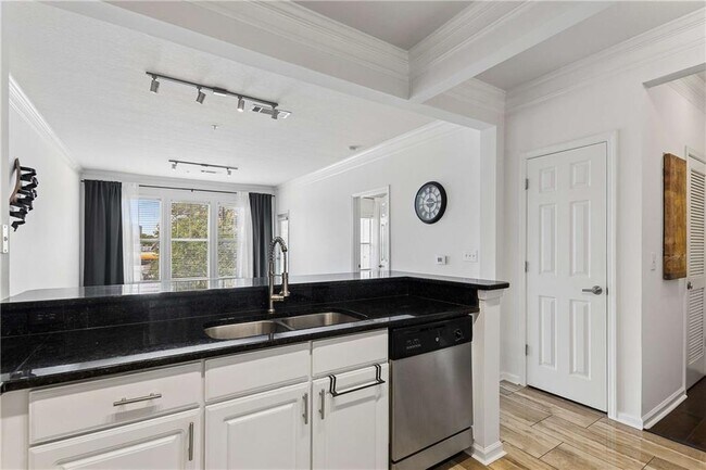 Building Photo - 1850 Cotillion Dr