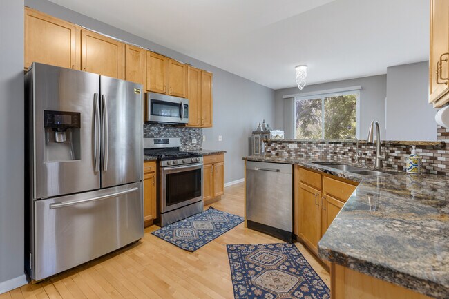 Building Photo - 460 Vaughn Cir