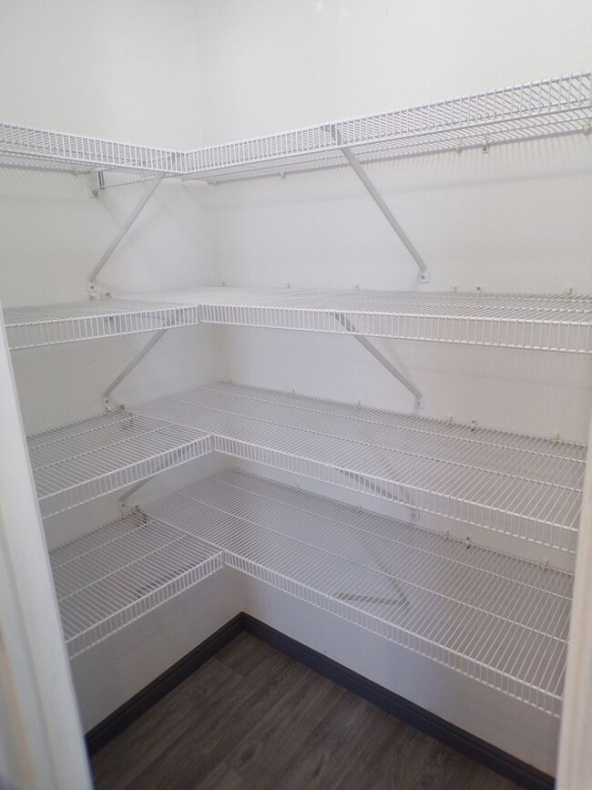 Building Photo - Impressive Remodeled 2 Bed 2 Bath Townhome