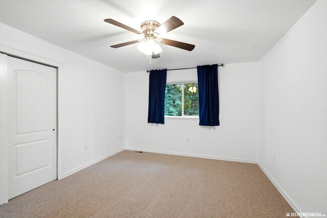 Building Photo - 13259 Rosser Dr