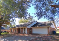 Building Photo - Whitehouse ISD! Spacious 3 Bedroom, 2 Bath...