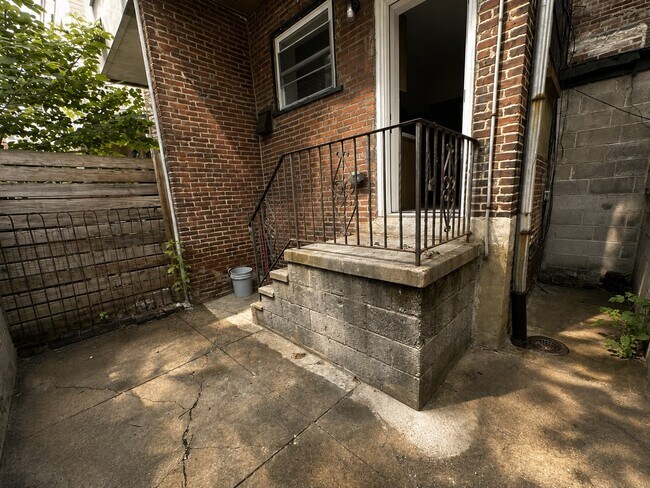 Building Photo - 2336 Mountain St
