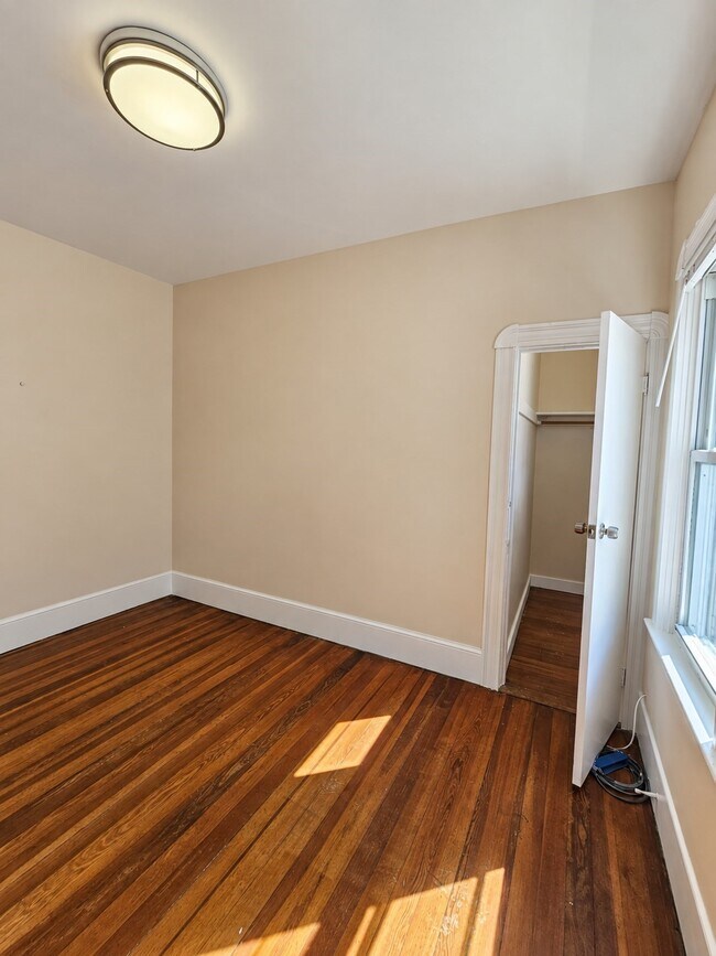 Building Photo - 345 Earle St