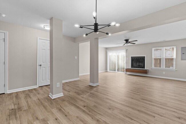 Building Photo - Stylish Living Meets Ultimate Convenience in This 3BR/2.5BA Ocean Lakes Townhome!
