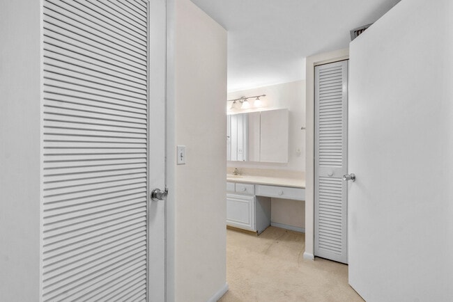 Building Photo - 2425 Presidential Way