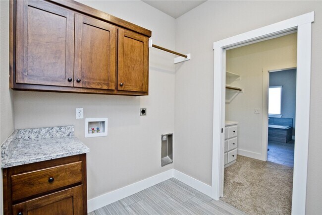 Building Photo - 2629 N Justin Dr