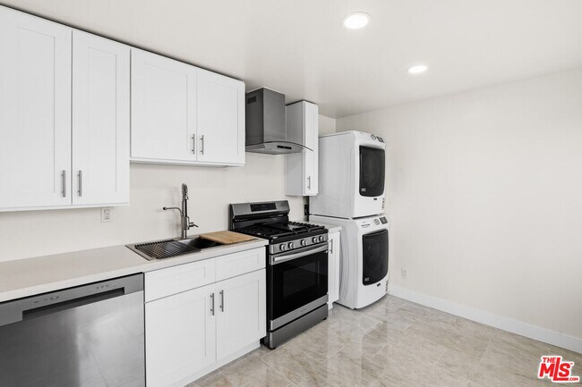 Building Photo - 14808 S Condon Ave