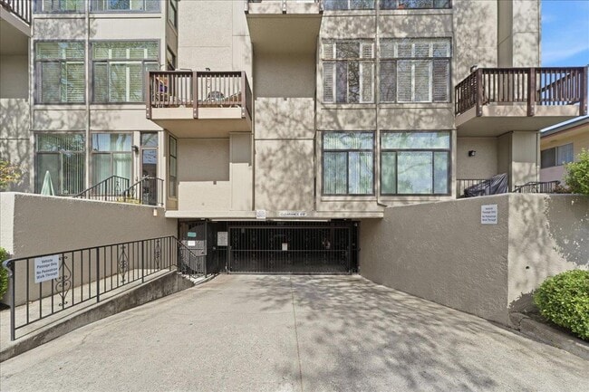 Building Photo - 11 Hayward Ave